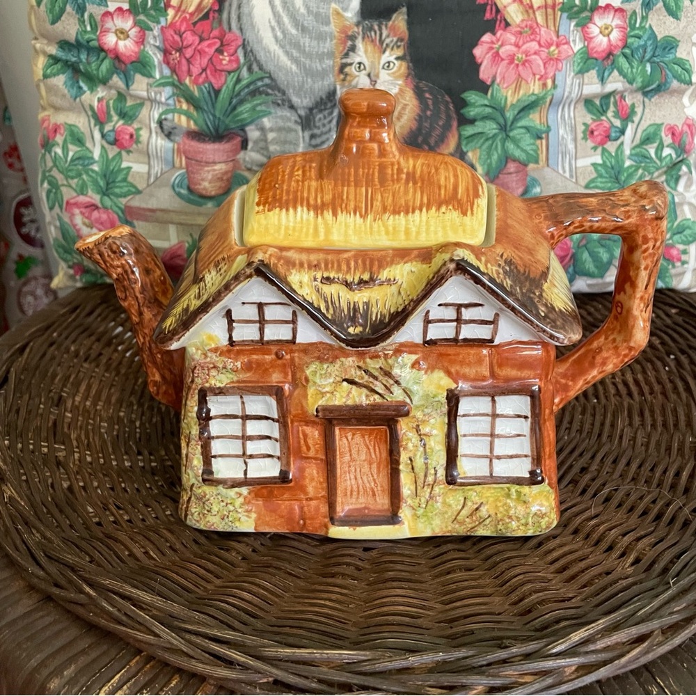 Cottage Ware Teapot Made in England Charmer!